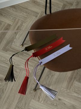 Закладка с кисточкой